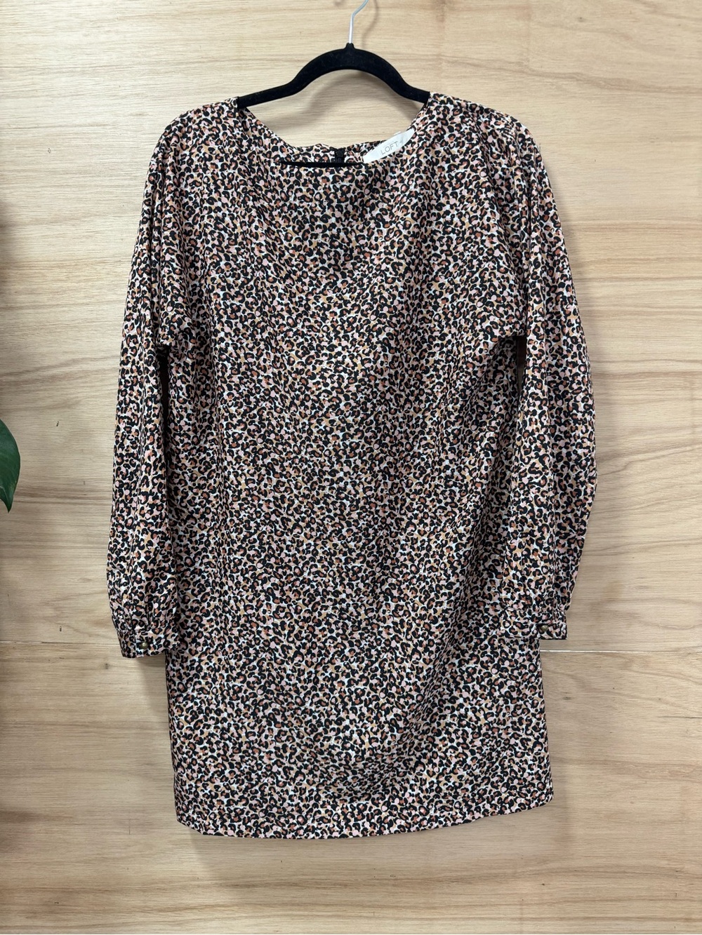 Ann Taylor LOFT, xs Leopard-Print Long Sleeve Shift Dress in Brown